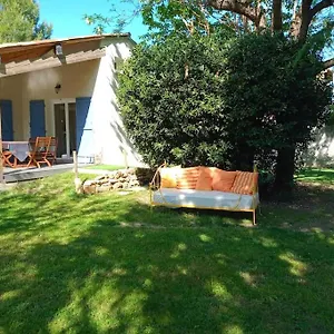 Avec Piscine Dans Un Avre De Verdure Caderousse